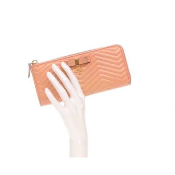 authentic PRADA Wallet Around Leather - Picture 16 of 16